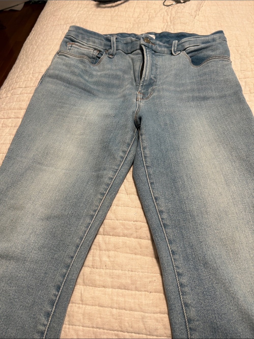 Good American Light Wash Denim Jeans - Picture 2 of 6
